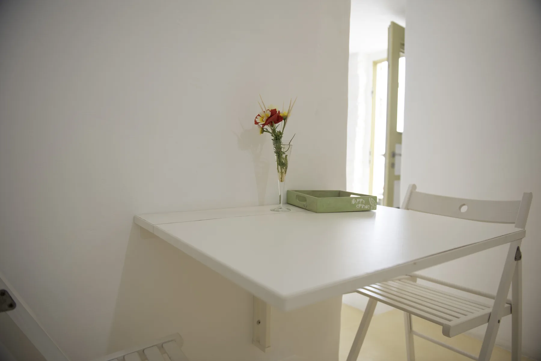 The dining table with flowers, The Studio